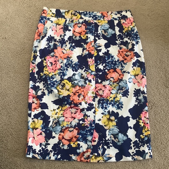 Skirt - Picture 2 of 3